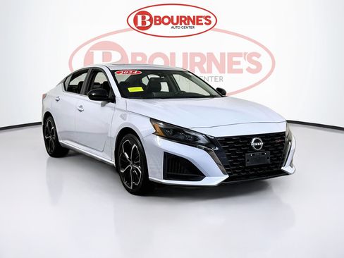 Used 2024 Nissan Altima 2.5 SR w/ SR Premium Package AWD/4WD image 1