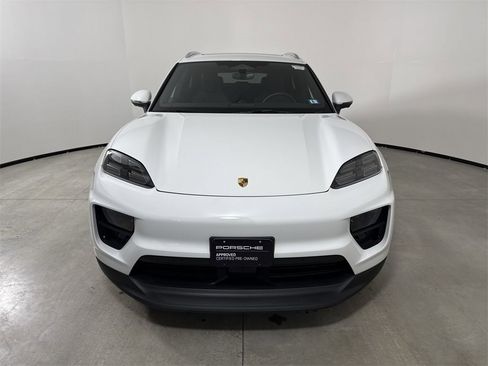 Certified 2025 Porsche Macan 4 Electric image 10