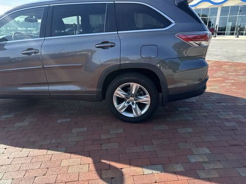 Used 2015 Toyota Highlander Limited w/ Driver Technology Package AWD/4WD image 6
