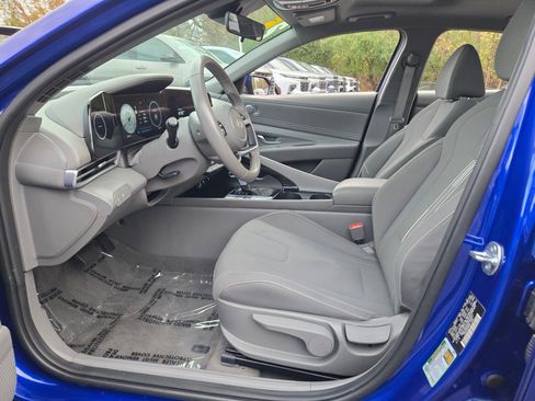 Used 2025 Hyundai Elantra SEL image 19