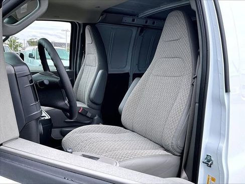 New 2026 Chevrolet Express 3500 Extended RWD image 10