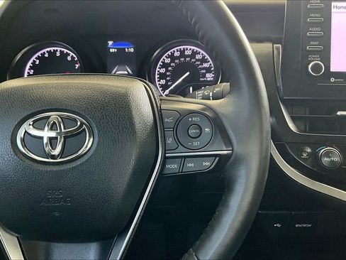 Used 2022 Toyota Camry SE w/ Cold Weather Package FWD image 11
