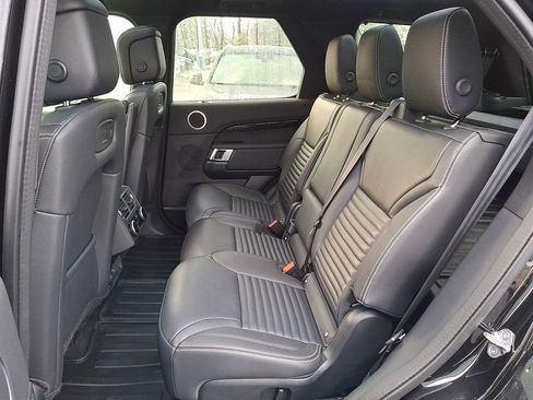 Used 2025 Land Rover Discovery S image 8