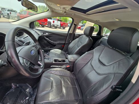 Used 2015 Ford Focus SE w/ Equipment Group 201A FWD image 13
