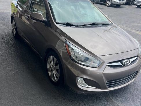 Used 2012 Hyundai Accent GLS w/ Premium Pkg 3 FWD image 5