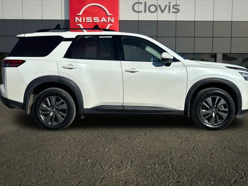 Certified 2022 Nissan Pathfinder SV image 9