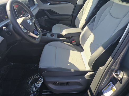 New 2026 Volkswagen Tiguan SE image 18