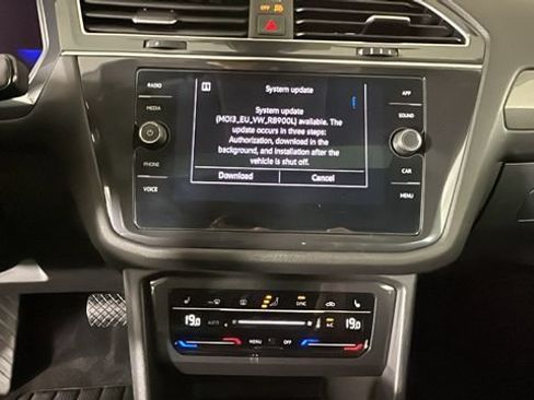 Used 2022 Volkswagen Tiguan SE AWD/4WD image 23