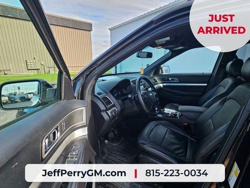 Used 2017 Ford Explorer XLT w/ Equipment Group 202A AWD/4WD image 18