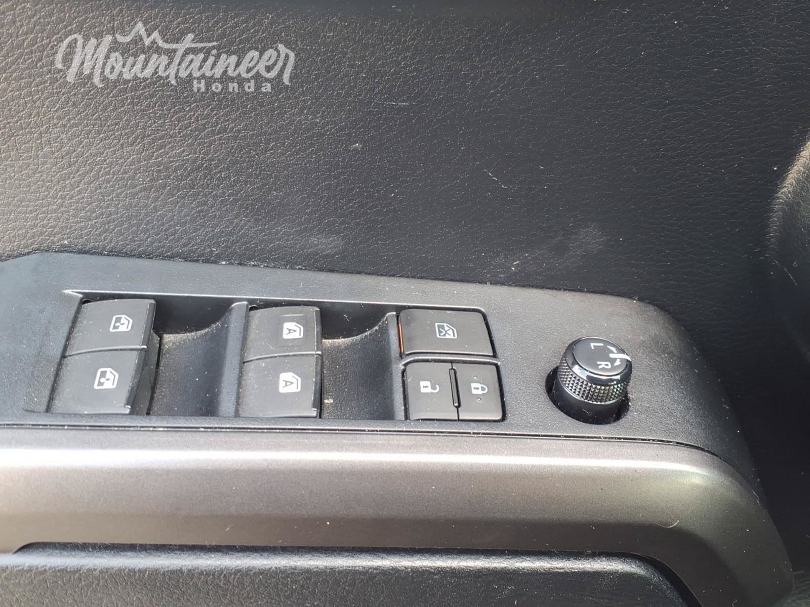 Used 2019 Toyota Tacoma TRD Sport AWD/4WD image 37