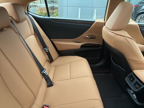 Certified 2025 Lexus ES 350 w/ Premium Package image 10