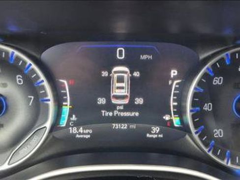 Used 2023 Chrysler Pacifica Touring-L FWD image 15
