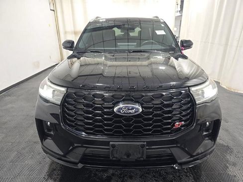 Used 2025 Ford Explorer ST AWD/4WD image 3