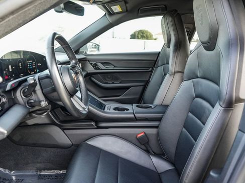 Used 2021 Porsche Taycan image 18
