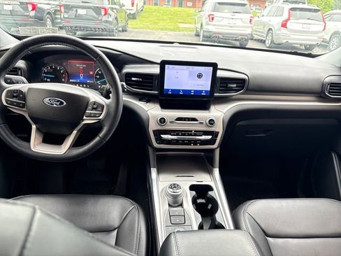 Used 2023 Ford Explorer XLT w/ Equipment Group 202A AWD/4WD image 13