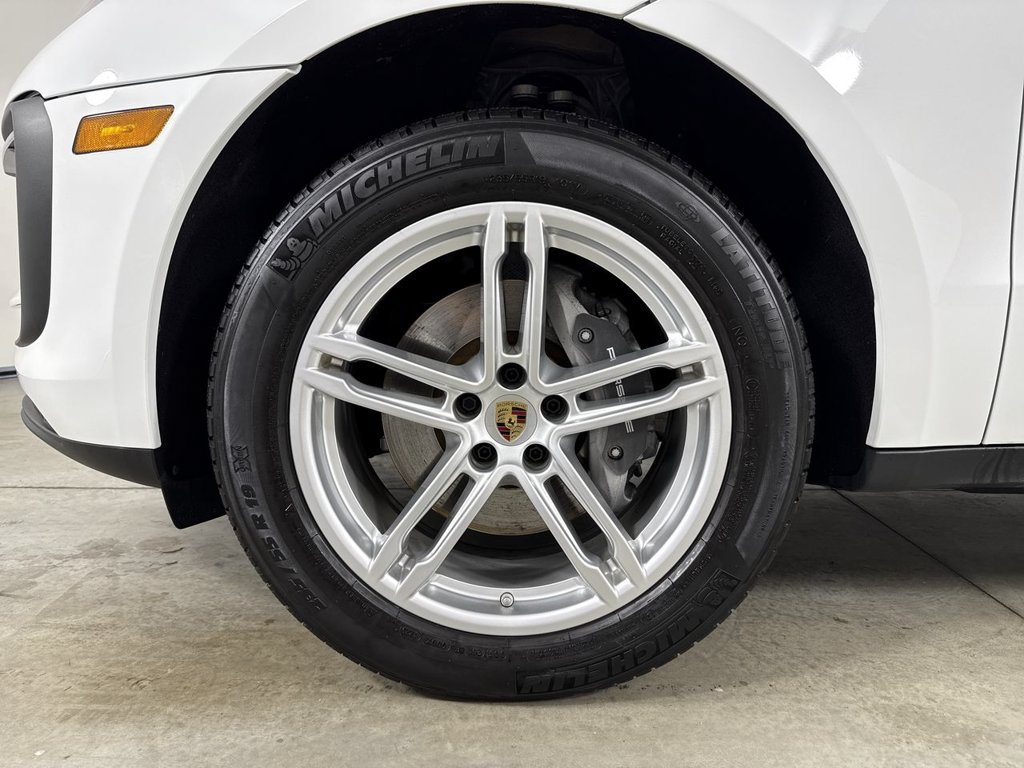 Certified 2026 Porsche Macan AWD/4WD image 13