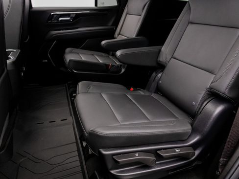 Used 2023 Chevrolet Tahoe Z71 w/ Luxury Package AWD/4WD image 39