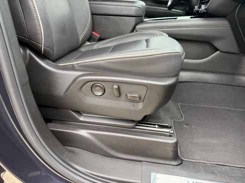 Used 2025 Chevrolet Suburban Premier RWD image 25