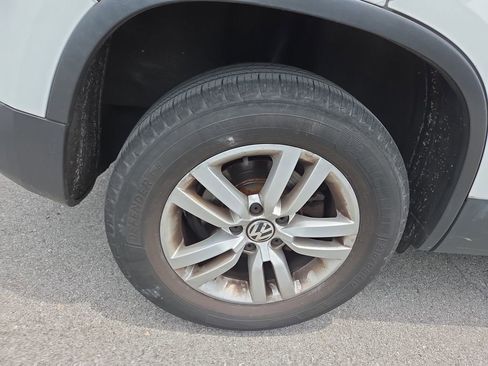 Used 2017 Volkswagen Tiguan S AWD/4WD image 4