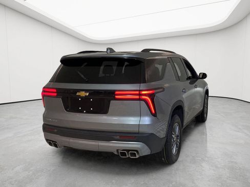 Used 2025 Chevrolet Traverse LT FWD image 7