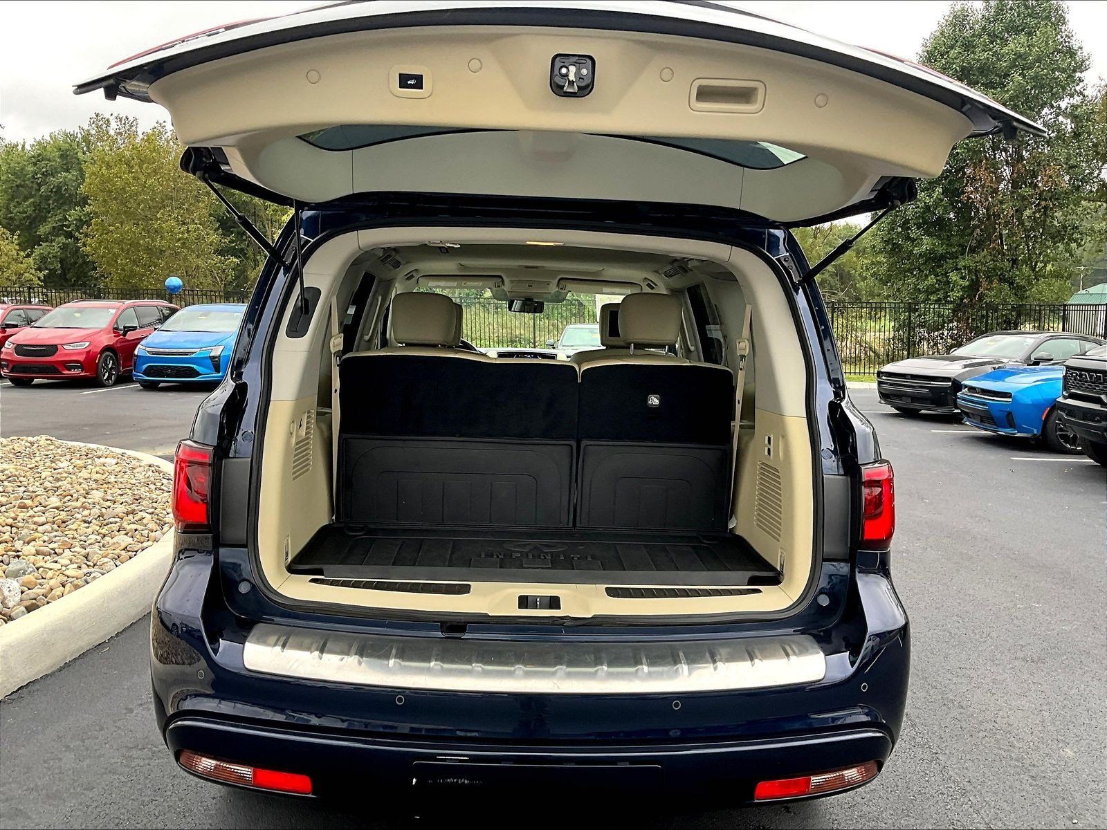 Used 2020 INFINITI QX80 Luxe w/ Sensory Package AWD/4WD image 36
