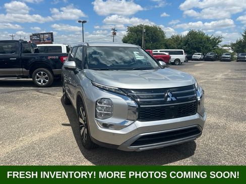 Used 2025 Mitsubishi Outlander SE FWD image 1