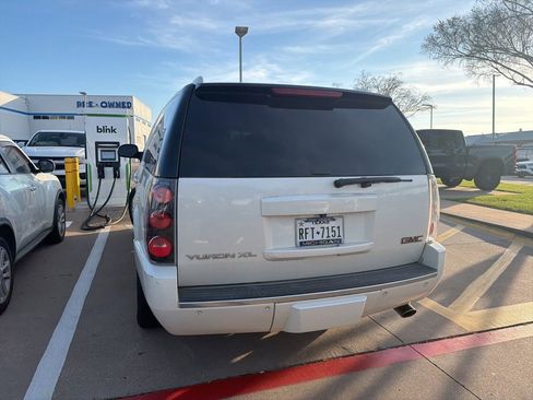 Used 2014 GMC Yukon XL Denali image 11