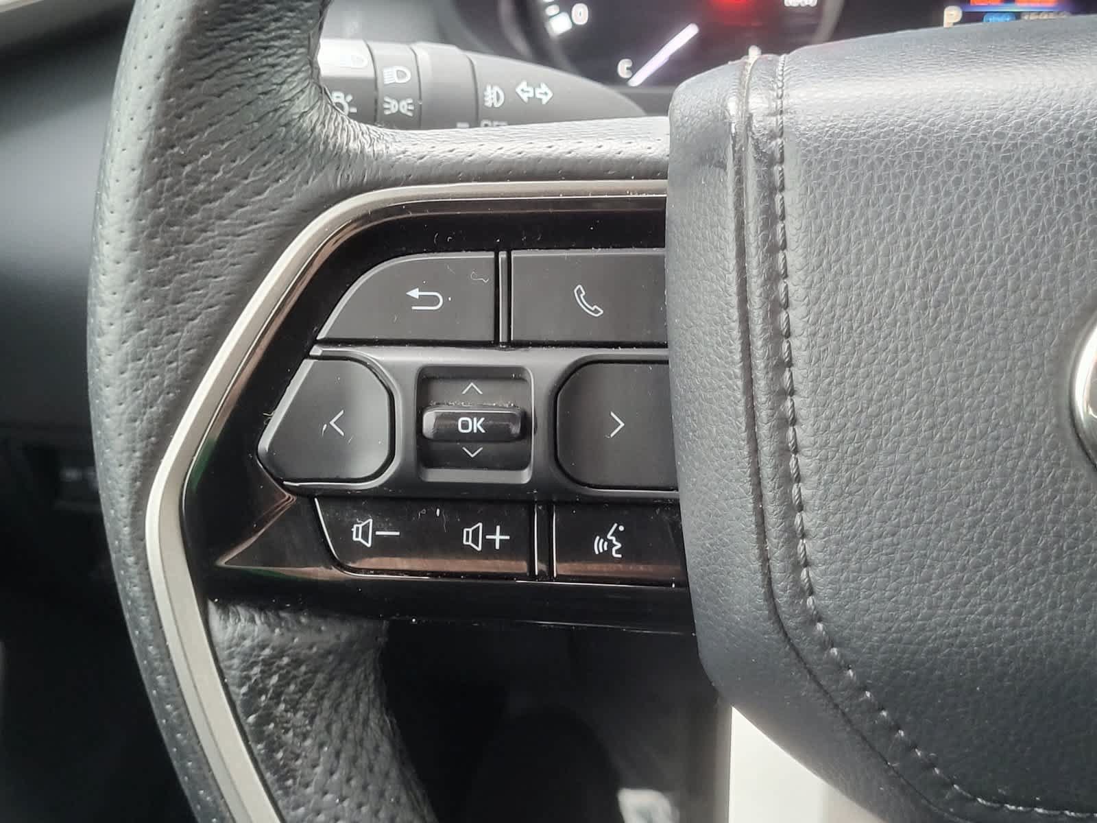 Used 2023 Toyota Tundra Limited w/ TRD Off-Road Package AWD/4WD image 17