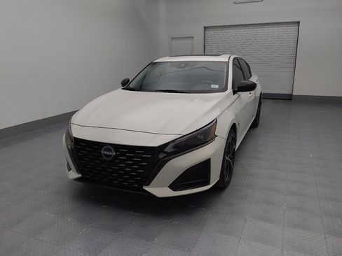 Used 2023 Nissan Altima 2.5 SR w/ SR Premium Package image 15