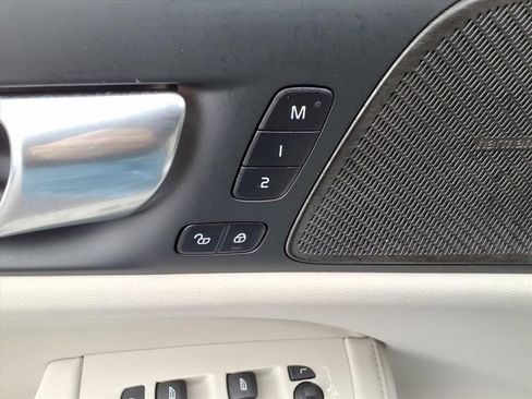 Certified 2025 Volvo S60 T8 Ultra w/ Climate Package image 17