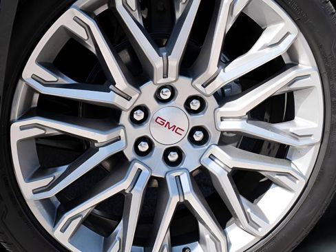 New 2026 GMC Yukon Denali w/ Denali Reserve Package image 2