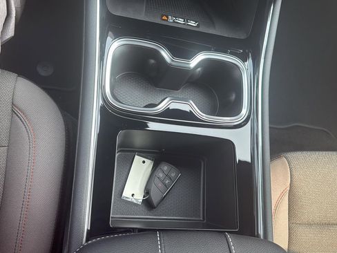 Used 2025 Chevrolet Traverse LT image 20