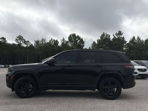 Used 2024 Jeep Grand Cherokee Limited w/ Black Appearance Package AWD/4WD image 39