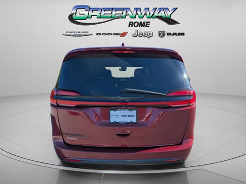 Used 2021 Chrysler Pacifica Touring-L w/ Uconnect Theater Family Group image 6