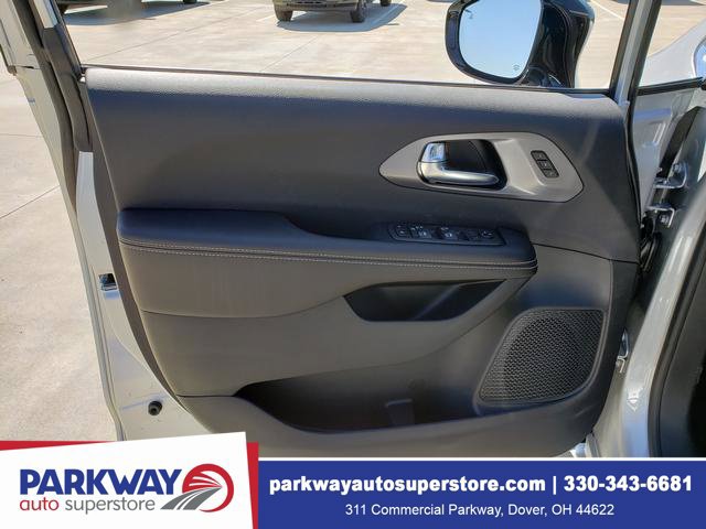 New 2026 Chrysler Pacifica Select AWD/4WD image 13