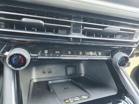 New 2026 Chevrolet Traverse LT w/ LPO, Floor Liner Package AWD/4WD image 24