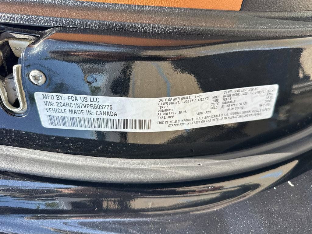Used 2023 Chrysler Pacifica Pinnacle FWD image 50