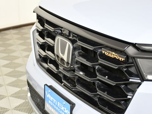 Certified 2024 Honda Pilot TrailSport image 11