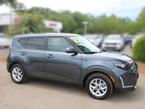 Certified 2025 Kia Soul LX FWD image 4