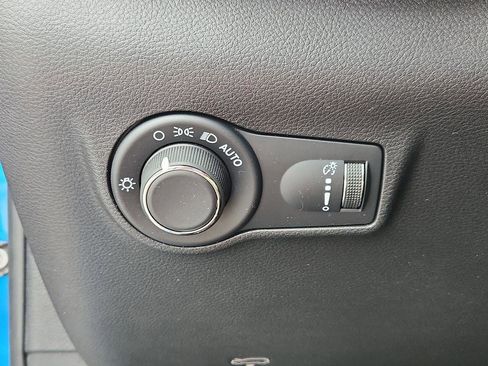 Used 2024 Jeep Compass Sport image 17