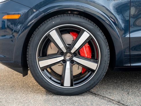 New 2026 Porsche Cayenne Turbo AWD/4WD image 19