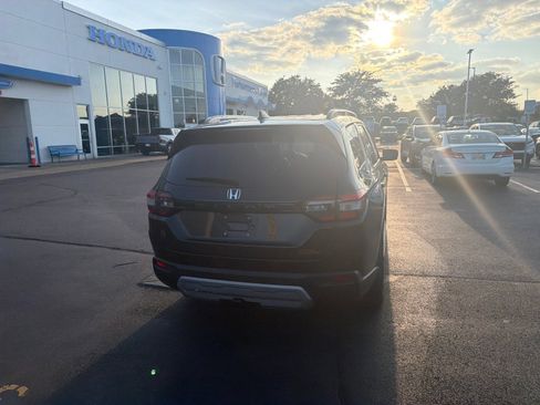 Used 2025 Honda Pilot TrailSport image 23