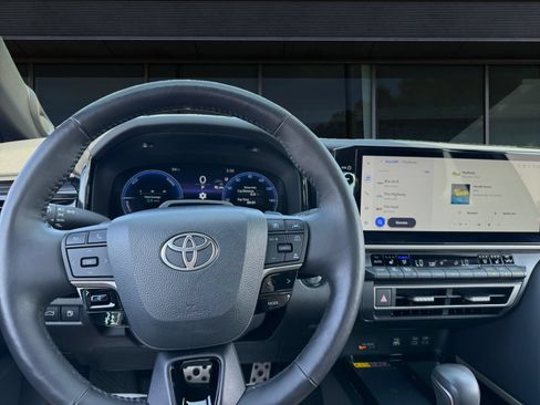 Used 2025 Toyota Camry XSE w/ Premium Plus Package AWD/4WD image 4