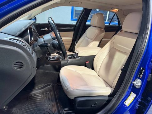 Used 2018 Chrysler 300 Touring L image 14