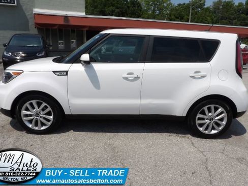 Used 2019 Kia Soul + image 2