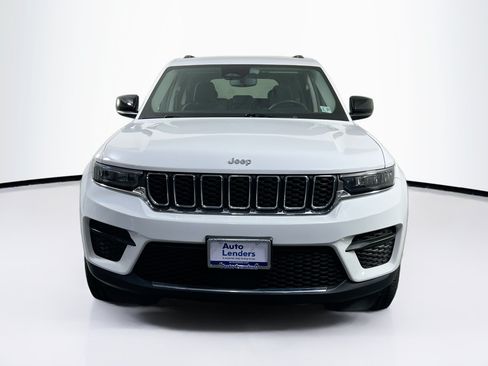 Used 2023 Jeep Grand Cherokee Laredo AWD/4WD image 2