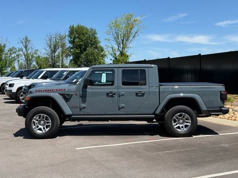 Used 2025 Jeep Gladiator Rubicon AWD/4WD image 11