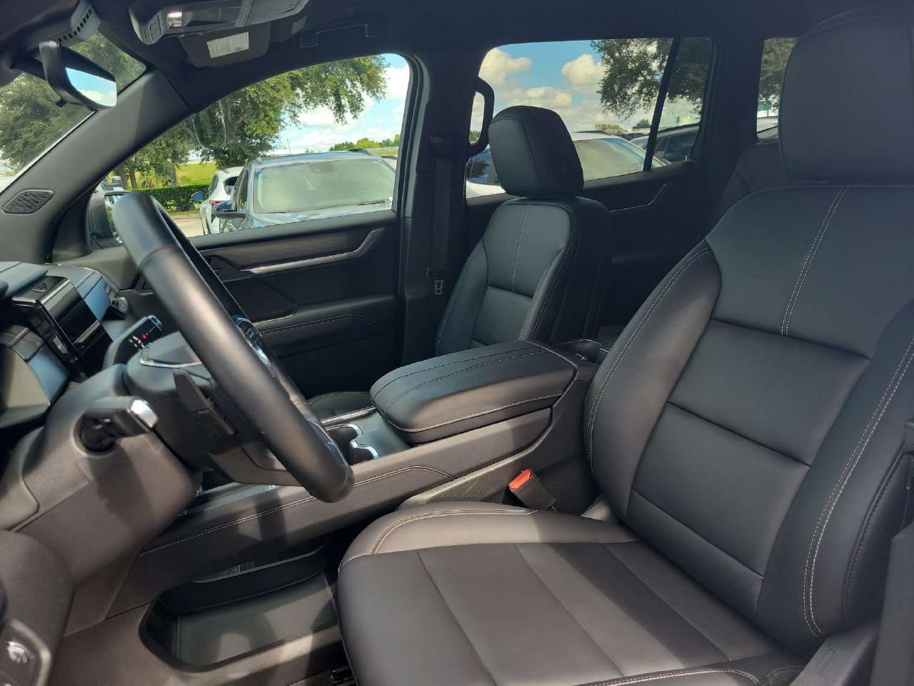 Certified 2026 GMC Acadia Elevation w/ Elevation Premium Package FWD image 17