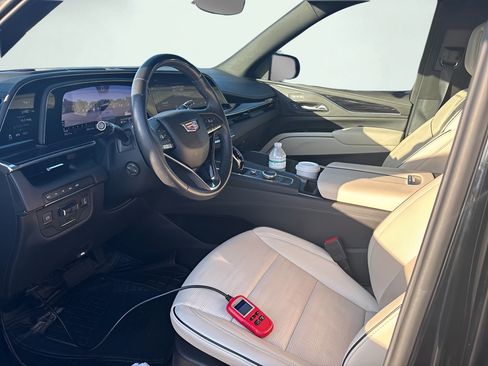 Used 2024 Cadillac Escalade Sport AWD/4WD image 2