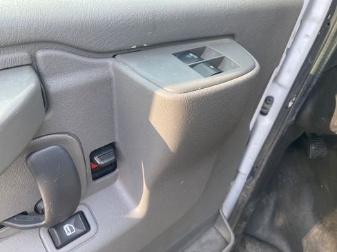 Used 2018 Chevrolet Express 2500 w/ Driver Convenience Package image 14